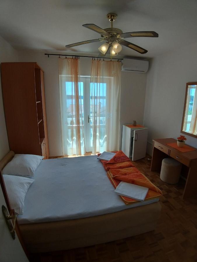 Balen Guest House Rab Town Esterno foto
