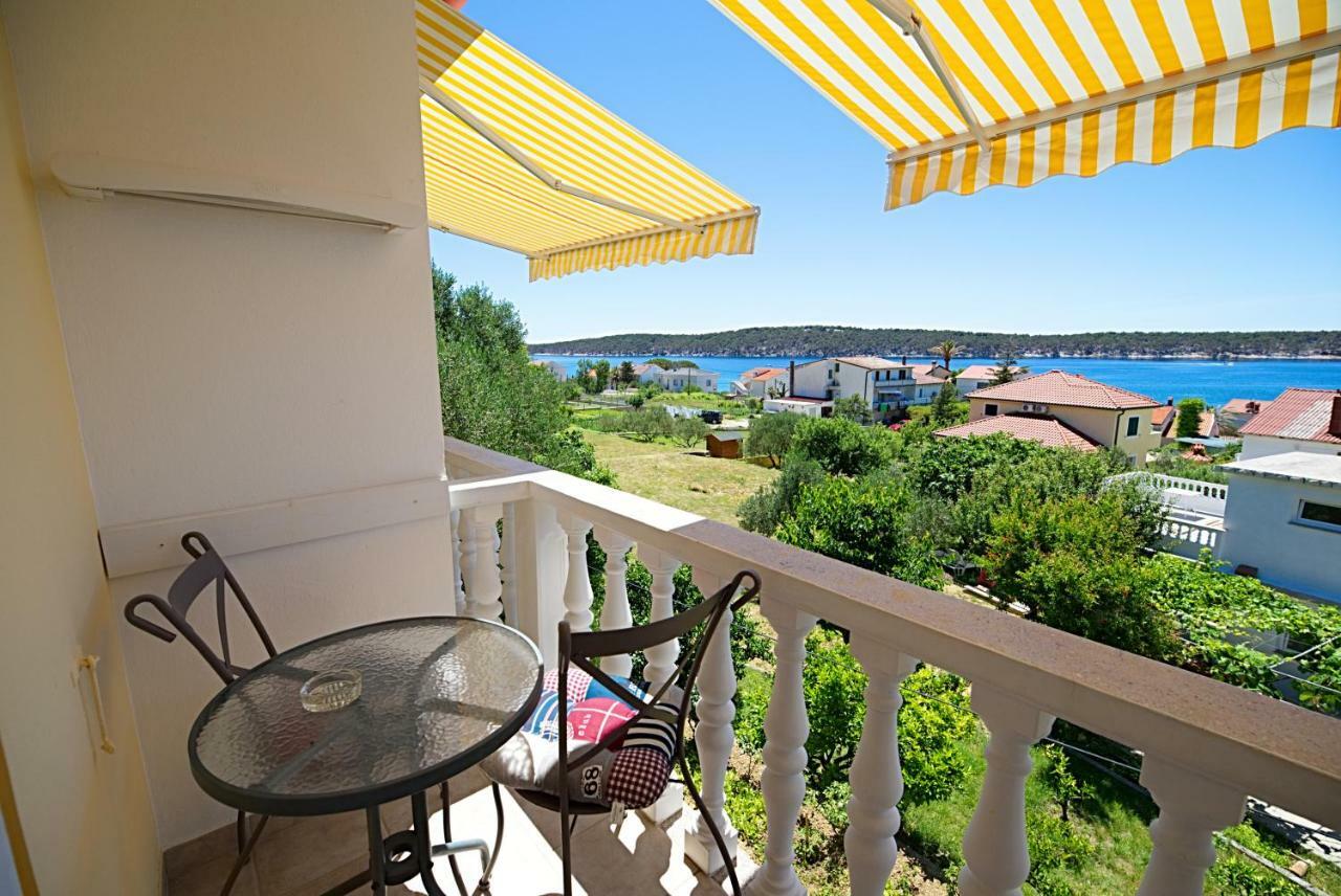 Balen Guest House Rab Town Esterno foto